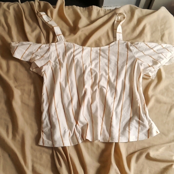 American Eagle Outfitters Other - A medium sized American eagle shirt that is white with yellow strips